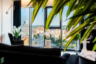 HANZA Black & White 17th floor SPA & Pool Free Parking by Stayly - 1