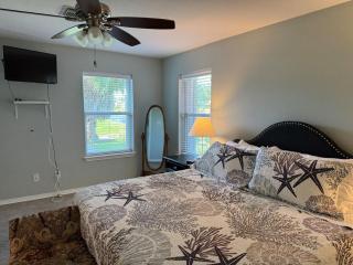 Coastal Cove - Waterfront Home - 8