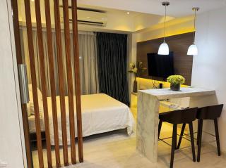 Modern Beach View Condo at Azure Urban Resort Residences - Vesta Property - Manila - 0
