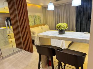 Modern Beach View Condo at Azure Urban Resort Residences - Vesta Property - Manila - 9