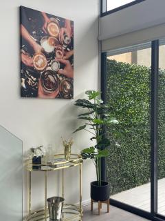 Private Apartment Rare Loft Style Penthouse Bourke St Mall with Parking - Melbourne - 2