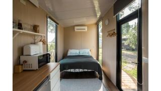 East Village Inn1 by Tiny Away - - 8