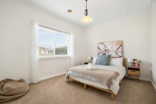 Dalton Dream - Cosy Close to CBD Wifi - Orange - 3
