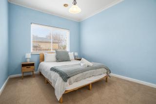 Dalton Dream - Cosy Close to CBD Wifi - Orange - 1