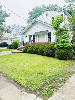 Spacious 4-Bd House with Parking - Lynbrook - 8