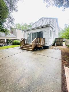 Spacious 4-Bd House with Parking - Lynbrook - 6