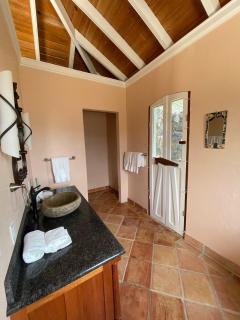 Tropical Pool Villa with Big Views and Lush Gardens - 5