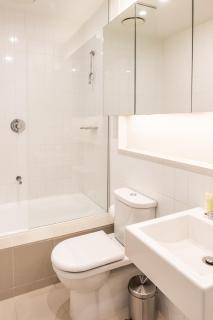 Private Apartment The Laneway Central CBD Hideaway on Little Collins - 5