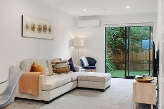 Chic Te Atatū Gem - Modern 2BR Townhouse - Auckland - 0