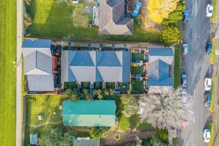 Chic Te Atatū Gem - Modern 2BR Townhouse - Auckland - 8