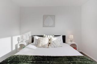 Chic Te Atatū Gem - Modern 2BR Townhouse - Auckland - 3