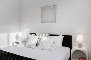 Chic Te Atatū Gem - Modern 2BR Townhouse - 3