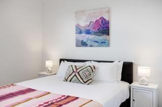 Chic Te Atatū Gem - Modern 2BR Townhouse - 7