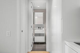 Private Apartment Peaceful High Rise Haven with Bay Views, Pool, Gym - Melbourne - 7