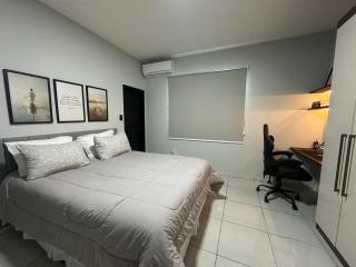 Casa com garagem privativa, Perto do Centro - 0