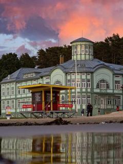 Beachfront Art Gallery Mansard One Bedroom Suite in Historic Bath-House - 6