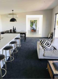 Sunny Modern Family Home - 8