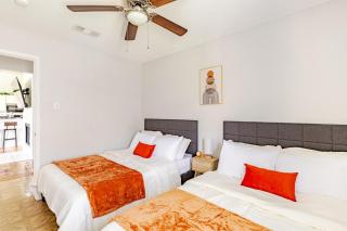 Spacious Home for Large Groups - PS5, Arcade, Gameroom - Arlington - 3