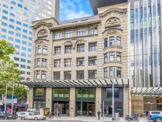 Private Apartment The Clocktower Light and Airy Studio on Bourke St - Melbourne - 9
