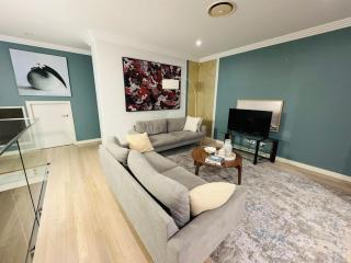 Charming 5-Bedroom Home with Stunning Water Views - Sidney - 5