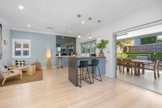 Charming 5-Bedroom Home with Stunning Water Views - Sidney - 6