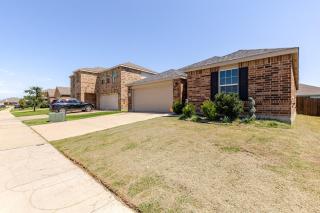 Chic Spacious with Piano, Grill, Hammock, Backyard Bliss, near Stables in Fort Worth - Fort Worth - 6