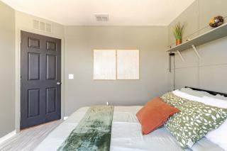 Chic Spacious with Piano, Grill, Hammock, Backyard Bliss, near Stables in Fort Worth - Fort Worth - 4