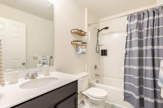 Chic Spacious with Piano, Grill, Hammock, Backyard Bliss, near Stables in Fort Worth - Fort Worth - 2