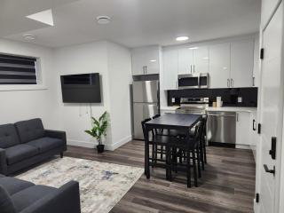 Home Away from Home 2 bedrooms - Edmonton - 0