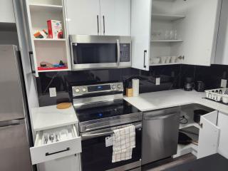 Home Away from Home 2 bedrooms - Edmonton - 4