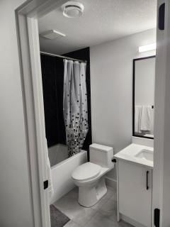 Home Away from Home 2 bedrooms - Edmonton - 1