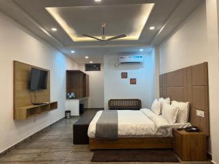 The Shalam Resort श्रीकृष्ण शरणं मम - 6