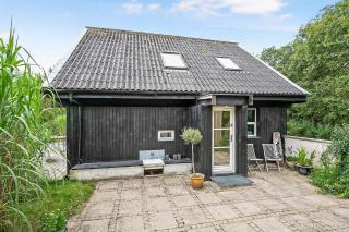 Lovely Beach Home Enveloped In Green Surroundings - Ebeltoft - 9