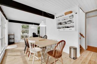 Lovely Beach Home Enveloped In Green Surroundings - Ebeltoft - 2