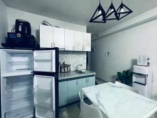 Affordable Condo with Fast Wifi & Near Airport - Lo-oc - 2