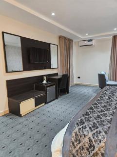 Shared living room studio apartment - Abuja - 5
