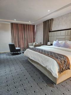 Shared living room studio apartment - Abuja - 7