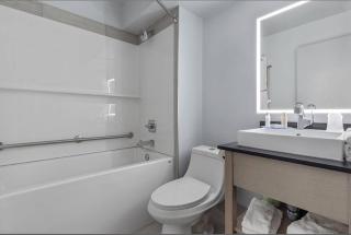 Emerald Hotel & Suites Calgary Airport - Calgary - 0