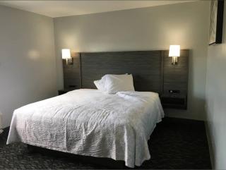 Emerald Hotel & Suites Calgary Airport - Calgary - 3
