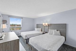 Emerald Hotel & Suites Calgary Airport - Calgary - 2