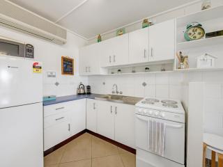 2 Bedroom - APARTMENT OPPOSITE BEACHFRONT - Yeppoon - 4