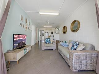 2 Bedroom - APARTMENT OPPOSITE BEACHFRONT - Yeppoon - 8