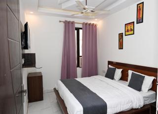 Hotel Vrindavan Hari - 1