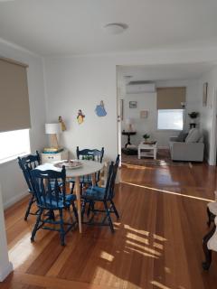 Dreamy Escape Where Romance Blossoms & Pets Play - Corio - 2