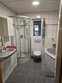 3 Bad Ground Floor Flat - - 8