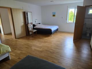3 Bad Ground Floor Flat - - 7