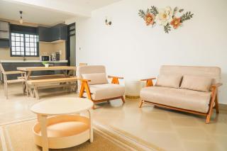Stylish & Secure 2BR with free Parking & Wi-Fi Included - Kajansi - 0