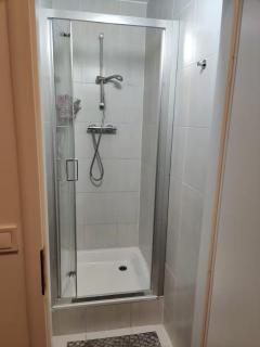 Private Room With Free Parking Next to Railway Station - Praga - 1