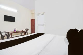 Hotel O Golden Sky - Noida - 1