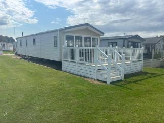 Caravan With Stunning Sea Views At Broadland Sands Holiday Park Ref 20274Bs - Hopton on Sea - 1
